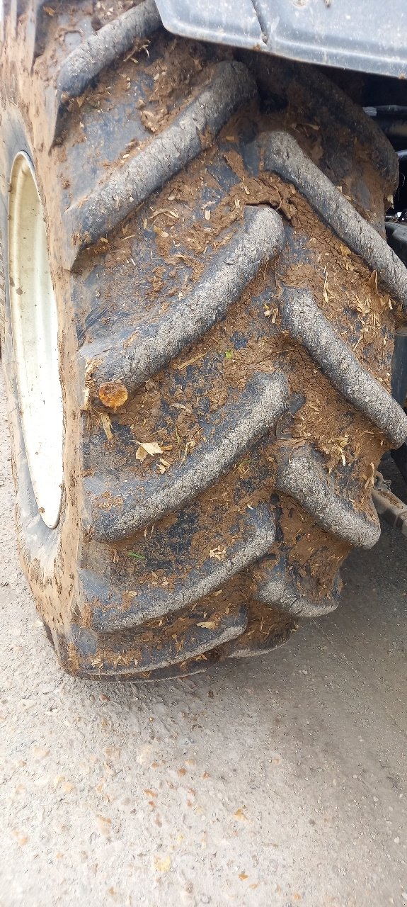 Traktor des Typs Valtra T234 v, Gebrauchtmaschine in SAINT-HILAIRE-EN-PUISEAUX (Bild 4)