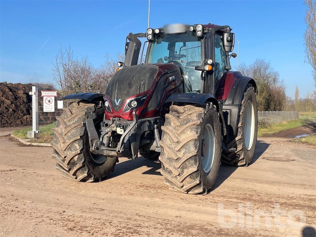 Traktor of the type Valtra T234, Gebrauchtmaschine in Düsseldorf (Picture 1)