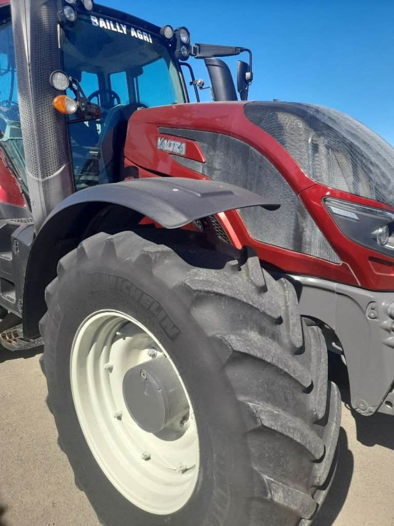 Traktor of the type Valtra t234v, Gebrauchtmaschine in Neufchâtel-en-Bray (Picture 6)