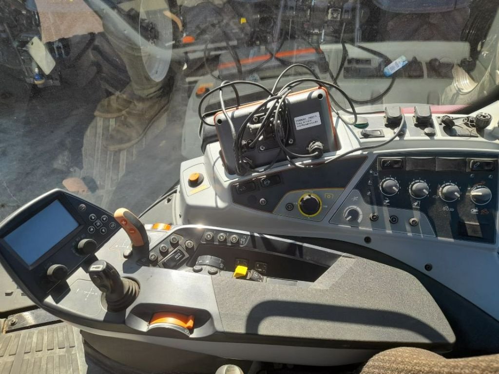 Traktor of the type Valtra t234v, Gebrauchtmaschine in Neufchâtel-en-Bray (Picture 2)