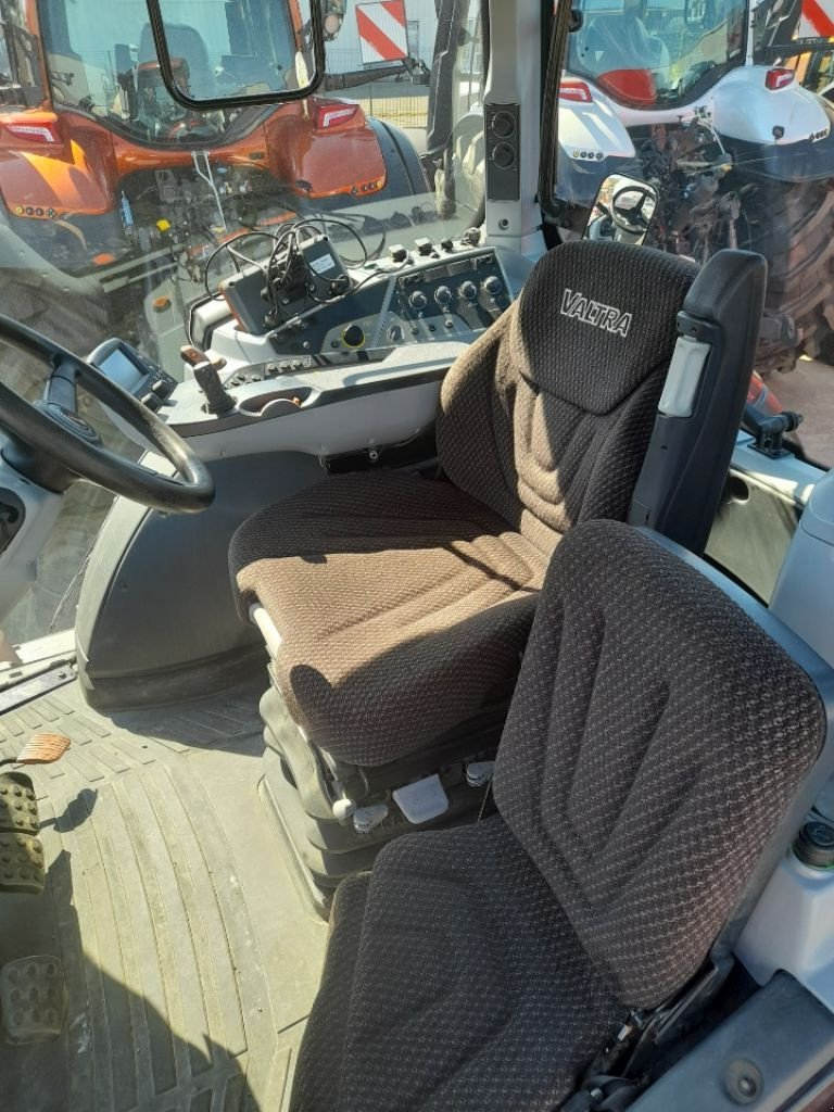 Traktor of the type Valtra t234v, Gebrauchtmaschine in Neufchâtel-en-Bray (Picture 3)