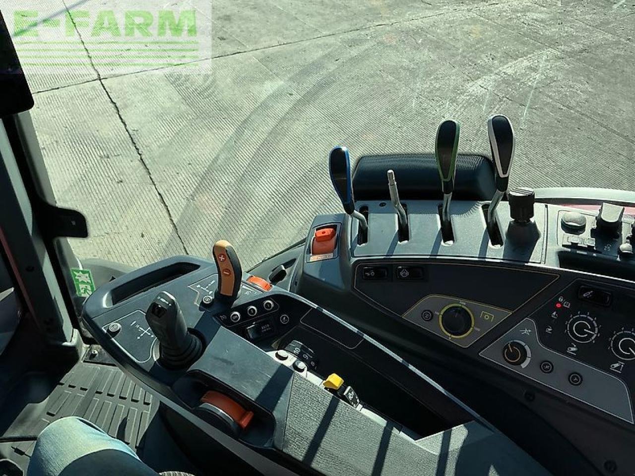 Traktor del tipo Valtra t235 active tractor (st25716), Gebrauchtmaschine In SHAFTESBURY (Immagine 16)