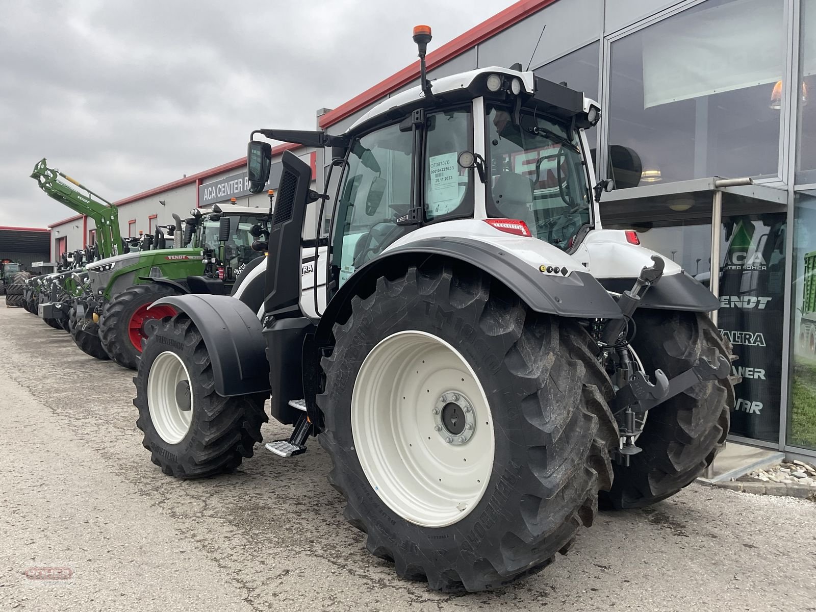 Traktor типа Valtra T235 Active, Gebrauchtmaschine в Wieselburg Land (Фотография 8)