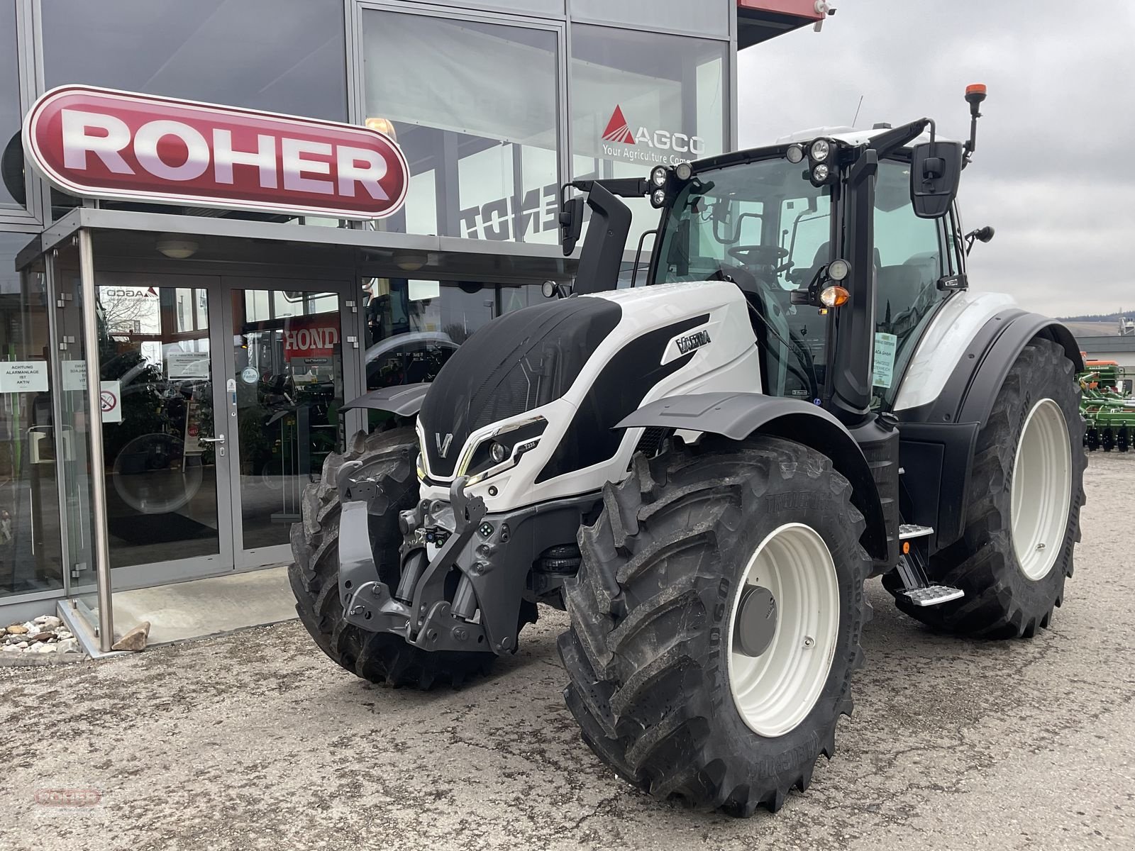 Traktor типа Valtra T235 Active, Gebrauchtmaschine в Wieselburg Land (Фотография 1)