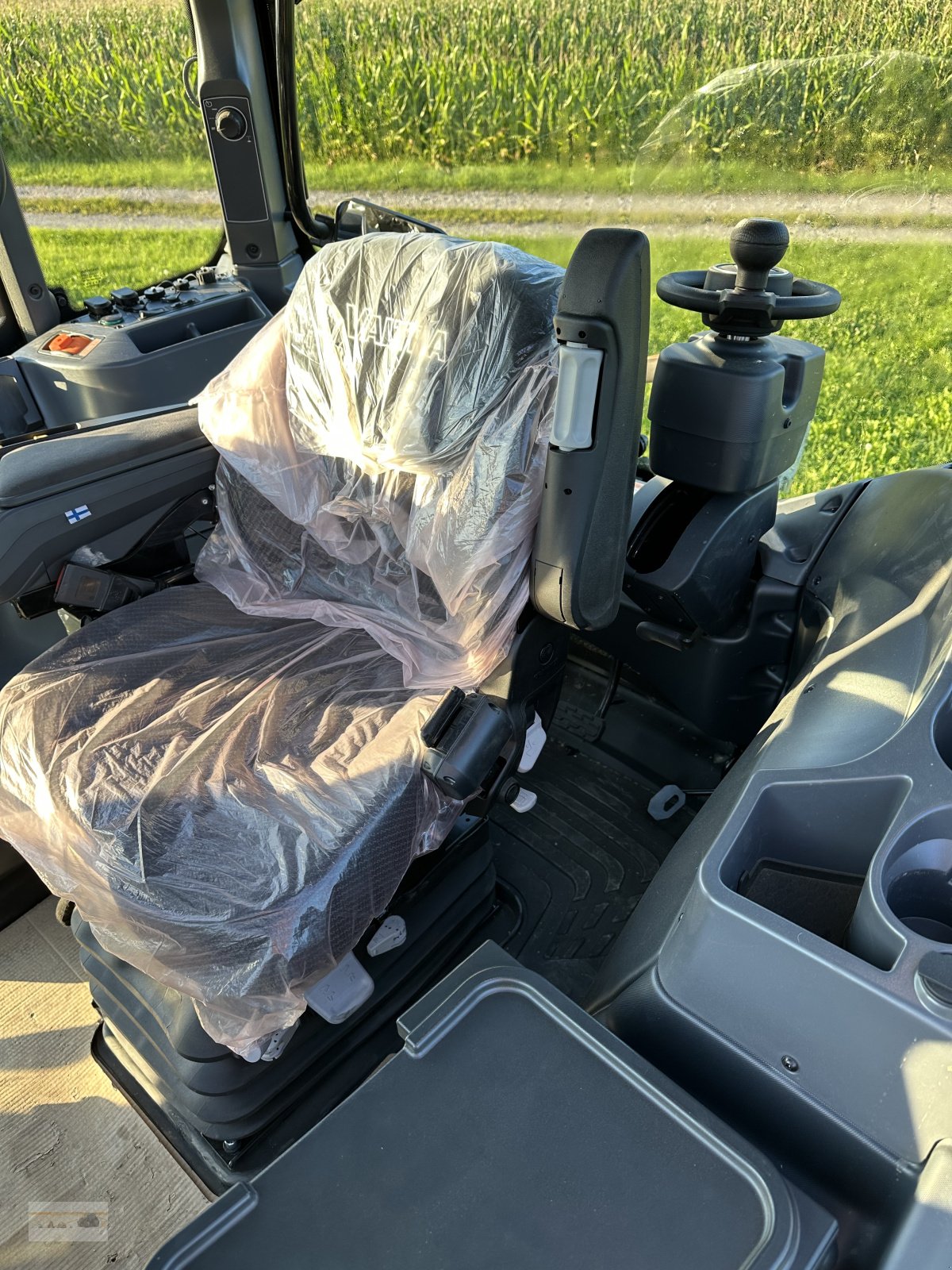 Traktor van het type Valtra T235 D, Neumaschine in Neumarkt St. Veit (Foto 5)