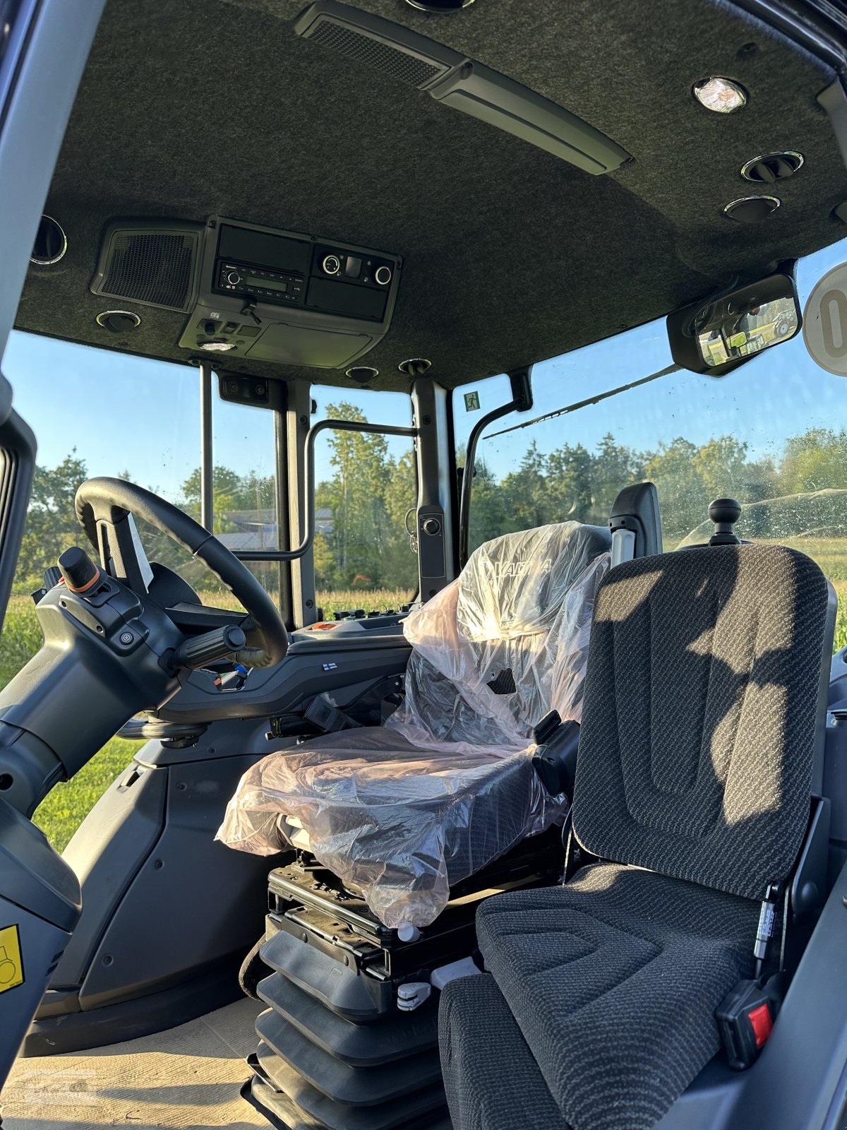 Traktor van het type Valtra T235 D, Neumaschine in Neumarkt St. Veit (Foto 7)