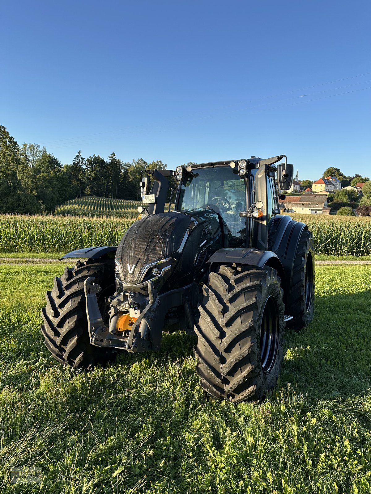 Traktor van het type Valtra T235 D, Neumaschine in Neumarkt St. Veit (Foto 10)