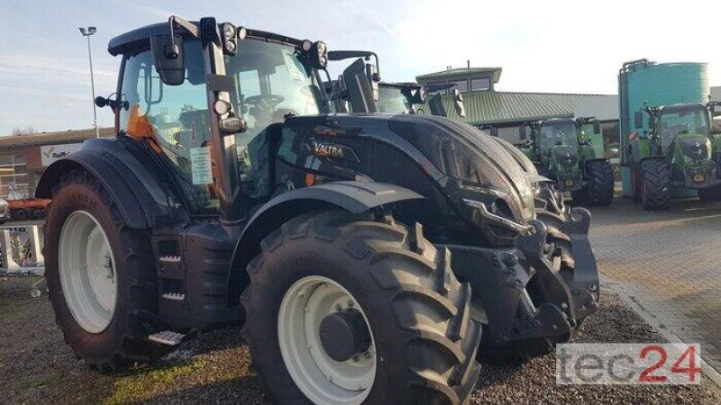 Traktor типа Valtra T235 D, Gebrauchtmaschine в Wegberg (Фотография 5)