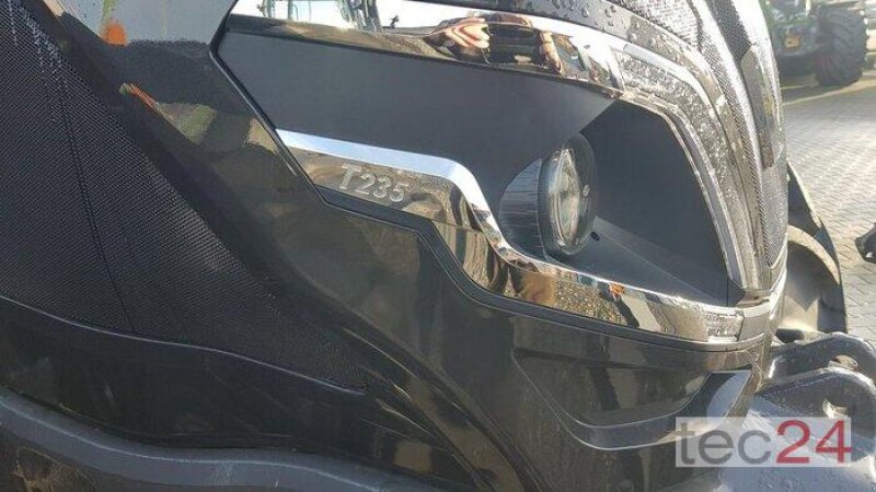 Traktor типа Valtra T235 D, Gebrauchtmaschine в Wegberg (Фотография 1)