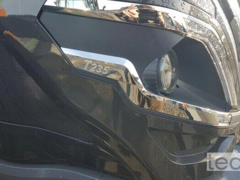 Traktor типа Valtra T235 D, Gebrauchtmaschine в Wegberg (Фотография 1)