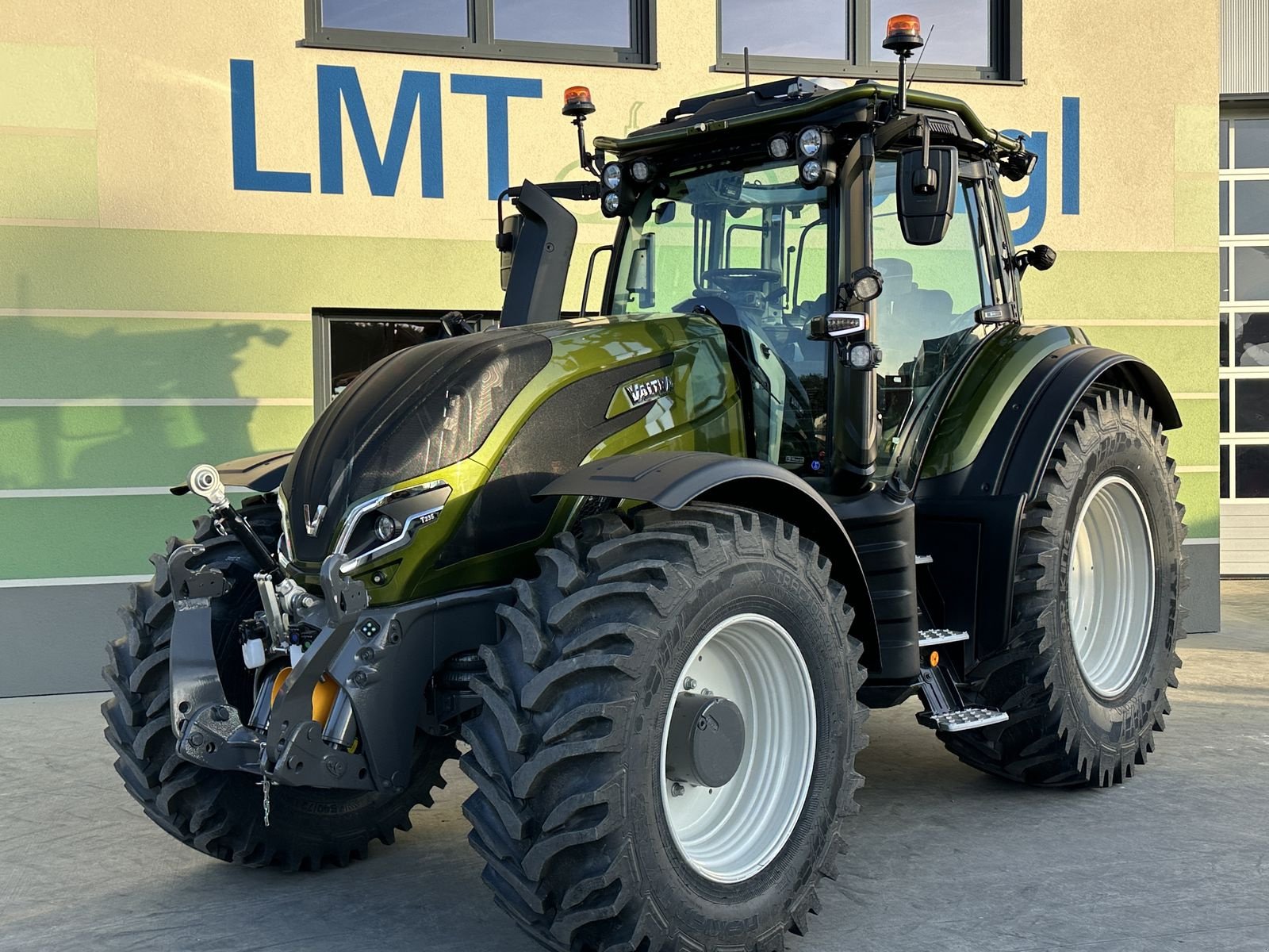 Traktor tipa Valtra T235 Direct mit Forstkabine u. Rüfa, Gebrauchtmaschine u Hürm (Slika 2)