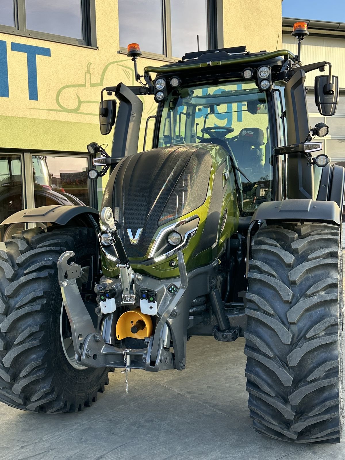 Traktor tipa Valtra T235 Direct mit Forstkabine u. Rüfa, Gebrauchtmaschine u Hürm (Slika 3)