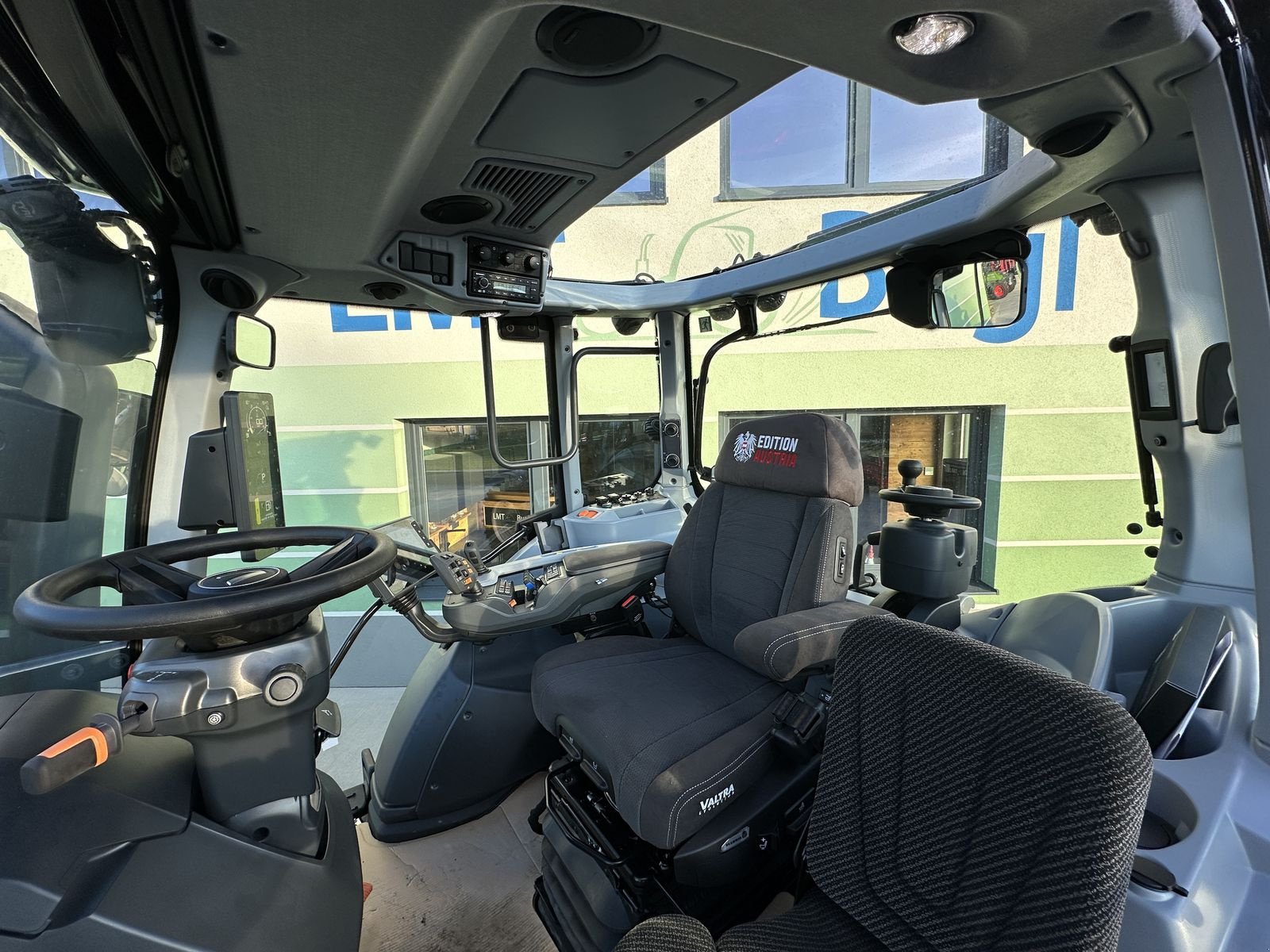 Traktor tipa Valtra T235 Direct mit Forstkabine u. Rüfa, Gebrauchtmaschine u Hürm (Slika 11)