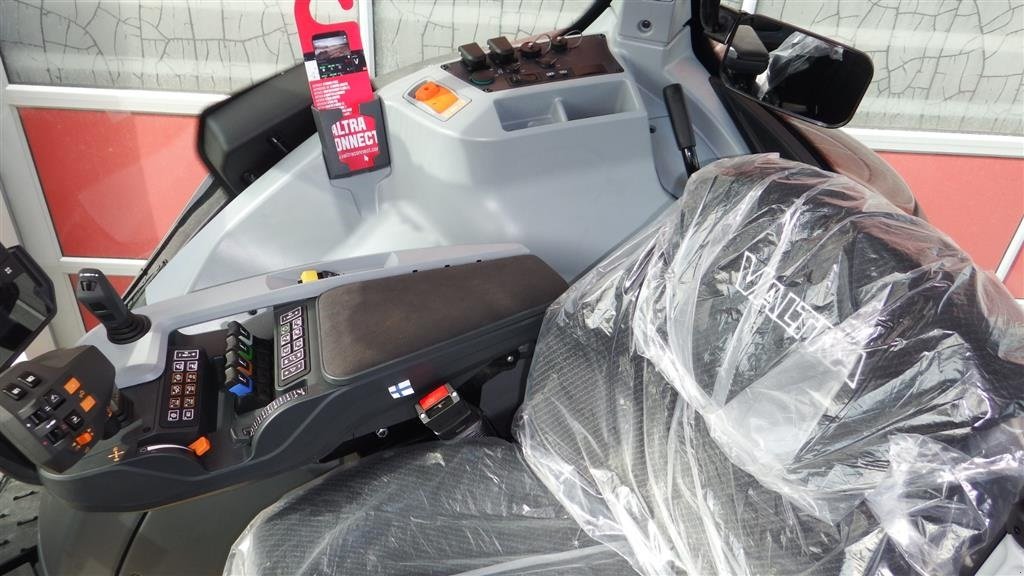 Traktor typu Valtra T235 Direct Også en på lager med front Pto, Gebrauchtmaschine w Hobro (Zdjęcie 7)