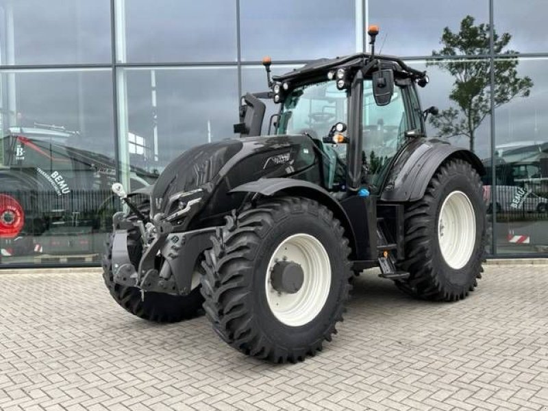 Traktor of the type Valtra T235 Direct Smart Touch, Neumaschine in Marknesse (Picture 1)