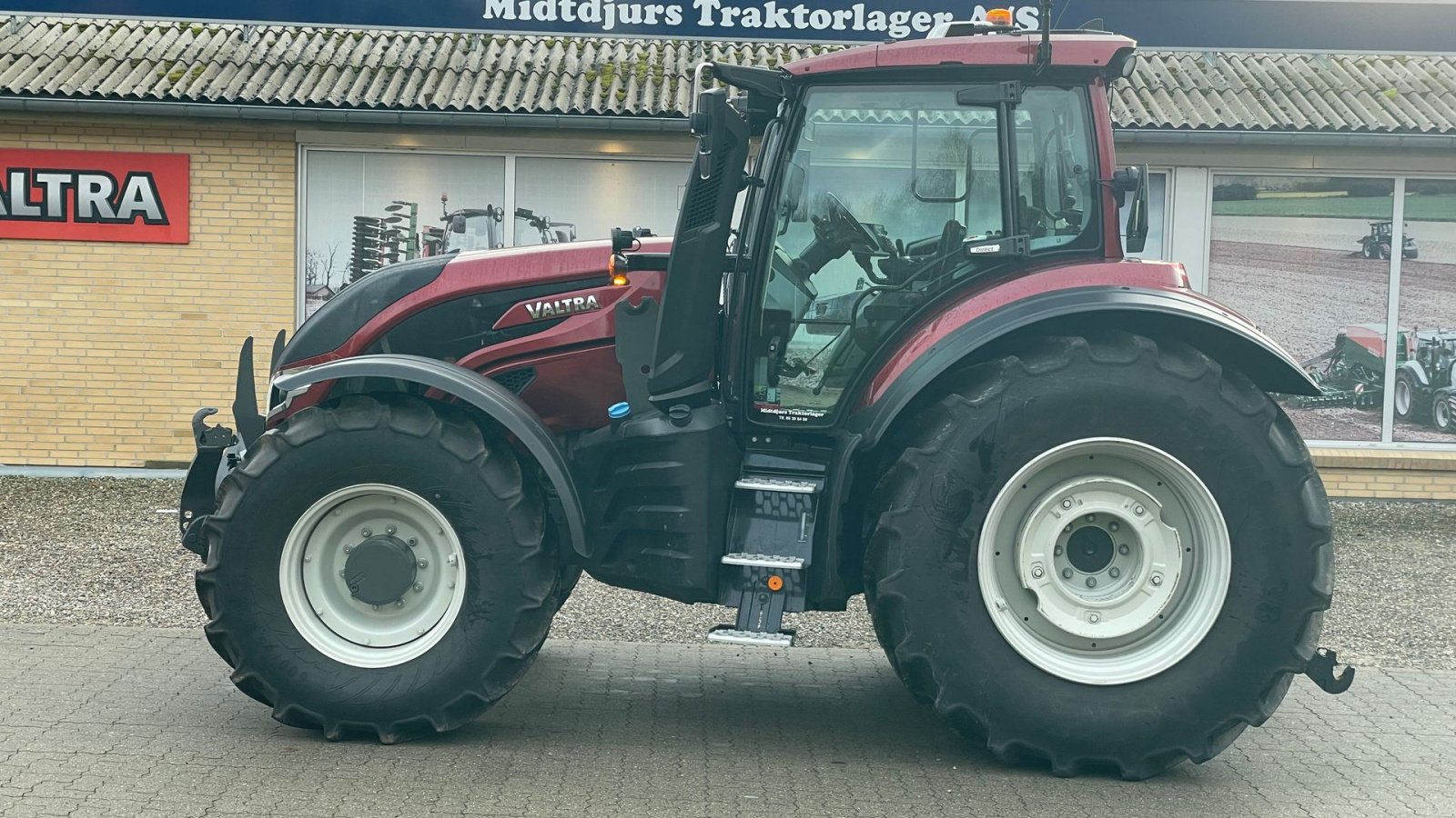Traktor del tipo Valtra T235 Direct Twintrac vendeudstyr, Gebrauchtmaschine en Nimtofte (Imagen 1)