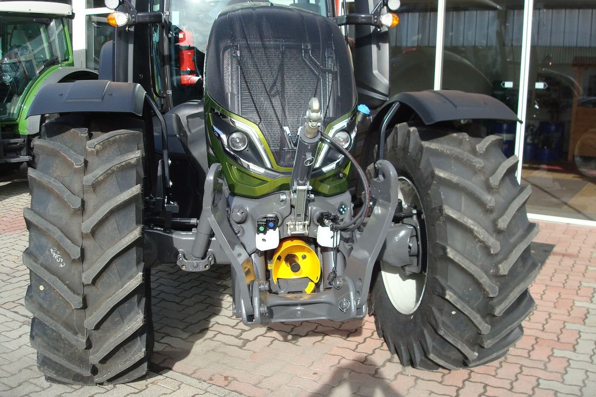 Traktor des Typs Valtra T235 Direct, Vorführmaschine in Judenburg (Bild 3)