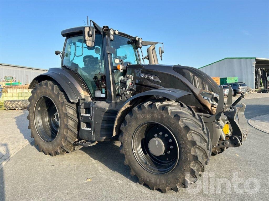 Traktor типа Valtra T235 Direct, Gebrauchtmaschine в Düsseldorf (Фотография 2)