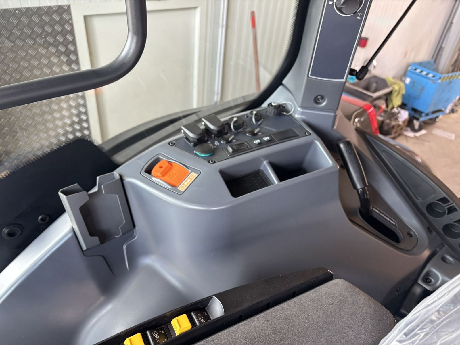 Traktor of the type Valtra T235 Direct, Vorführmaschine in Göpfritz (Picture 12)