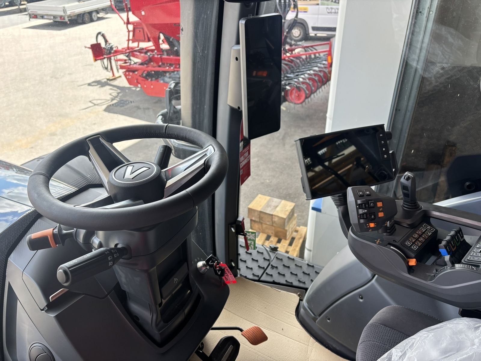 Traktor of the type Valtra T235 Direct, Vorführmaschine in Göpfritz (Picture 13)