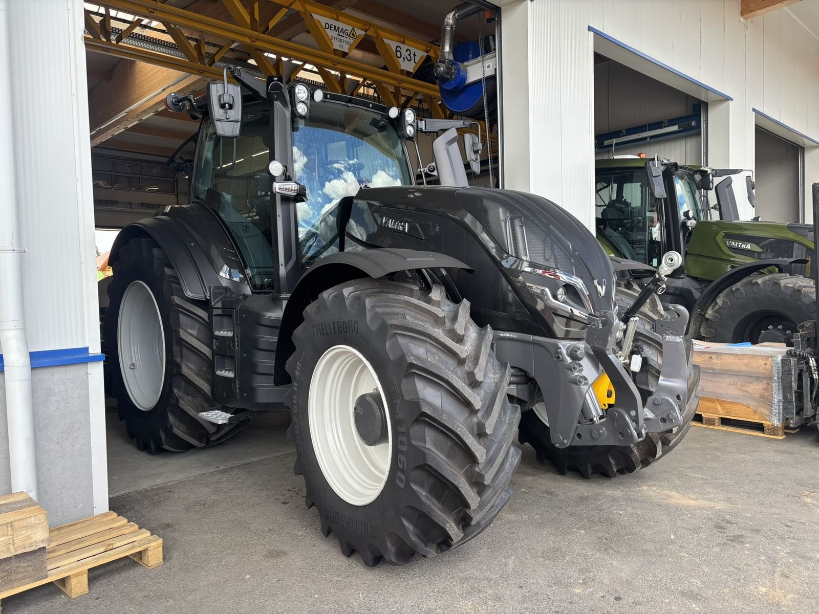 Traktor of the type Valtra T235 Direct, Vorführmaschine in Göpfritz (Picture 3)