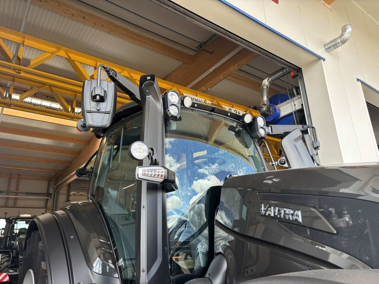 Traktor of the type Valtra T235 Direct, Vorführmaschine in Göpfritz (Picture 4)