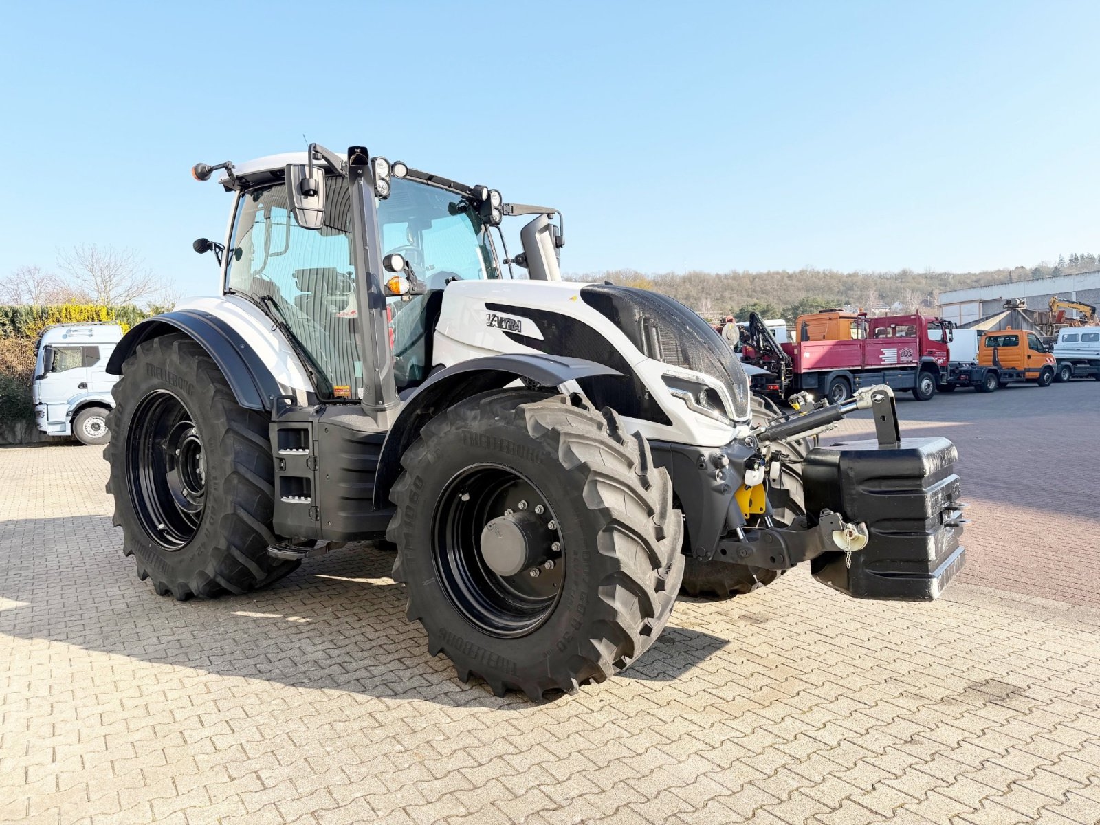 Traktor типа Valtra T235 V, Gebrauchtmaschine в Bovenden (Фотография 4)