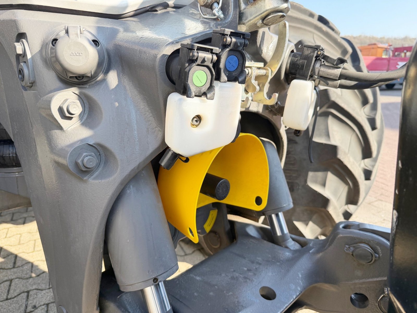 Traktor типа Valtra T235 V, Gebrauchtmaschine в Bovenden (Фотография 7)