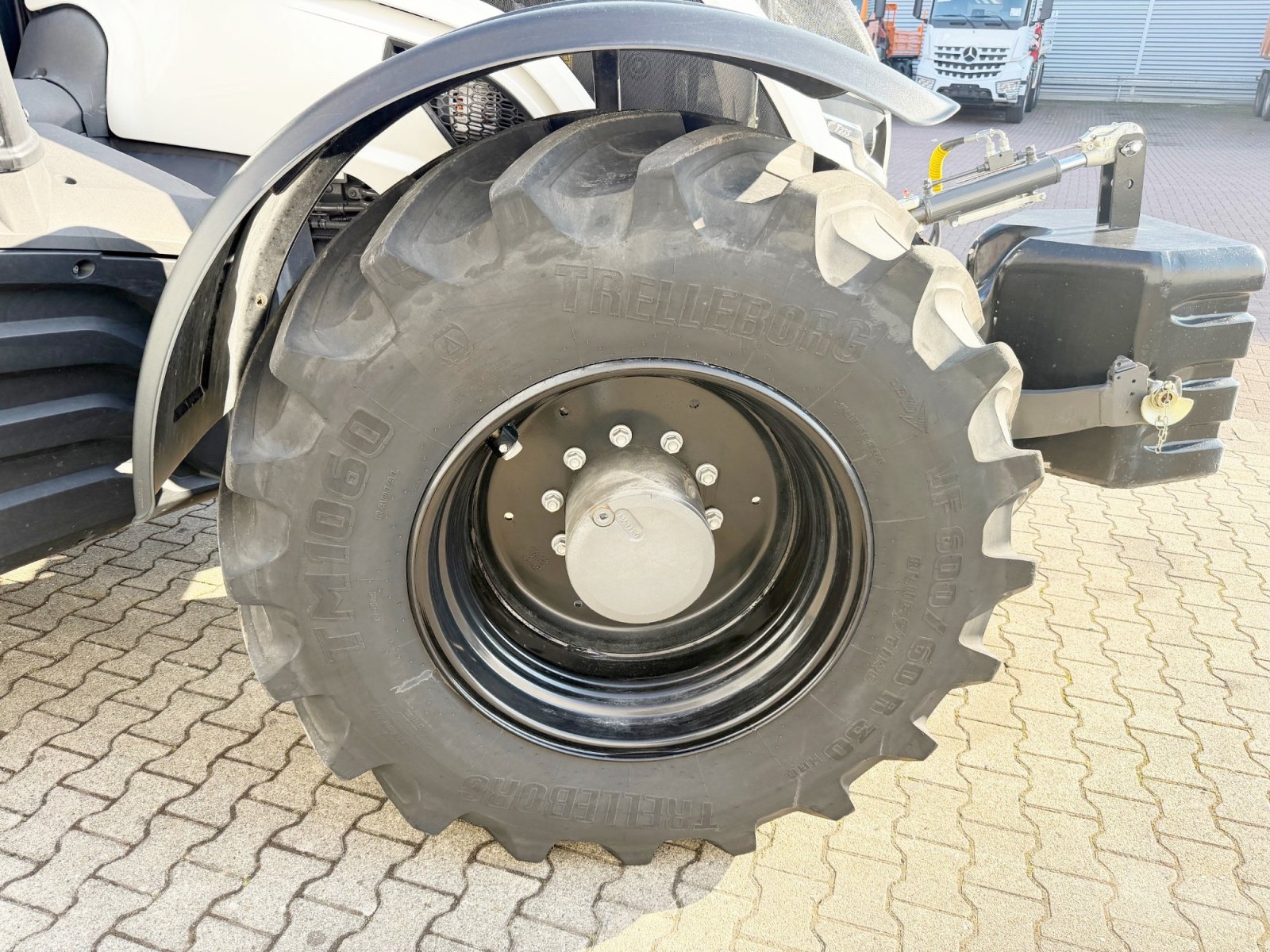 Traktor типа Valtra T235 V, Gebrauchtmaschine в Bovenden (Фотография 8)