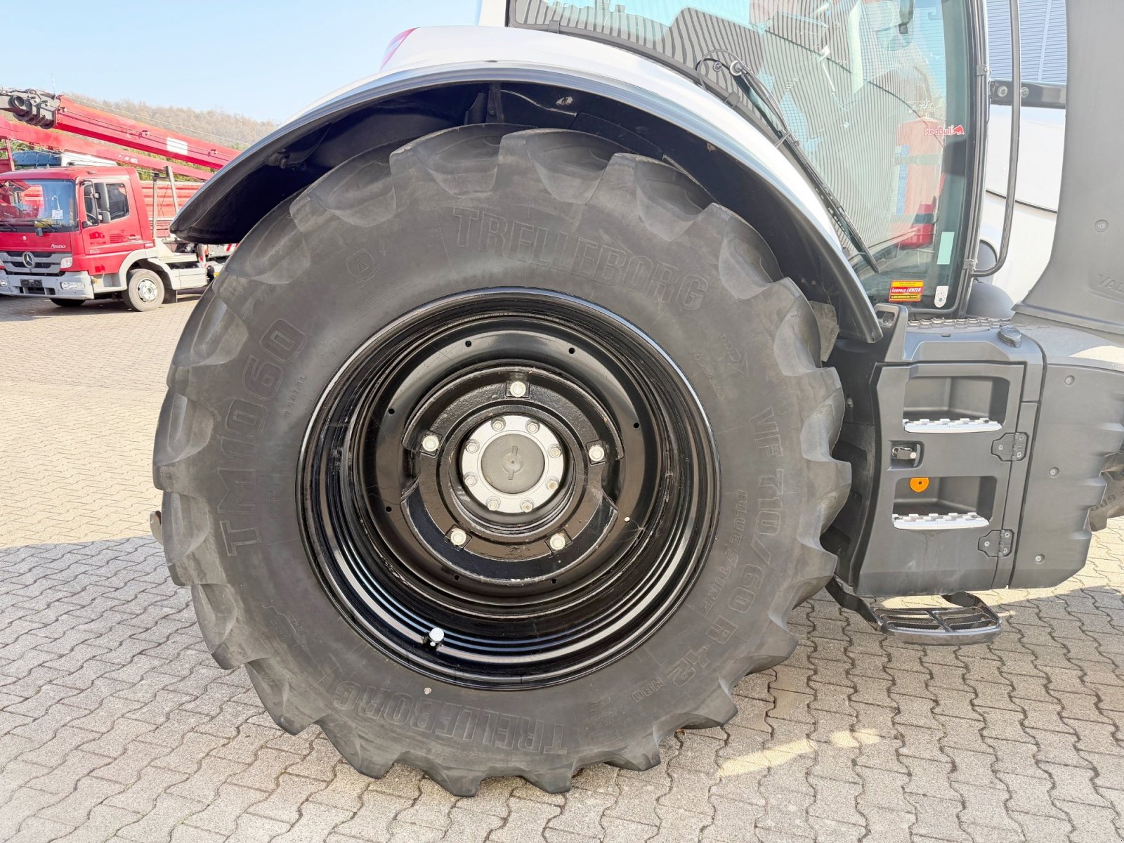 Traktor типа Valtra T235 V, Gebrauchtmaschine в Bovenden (Фотография 9)