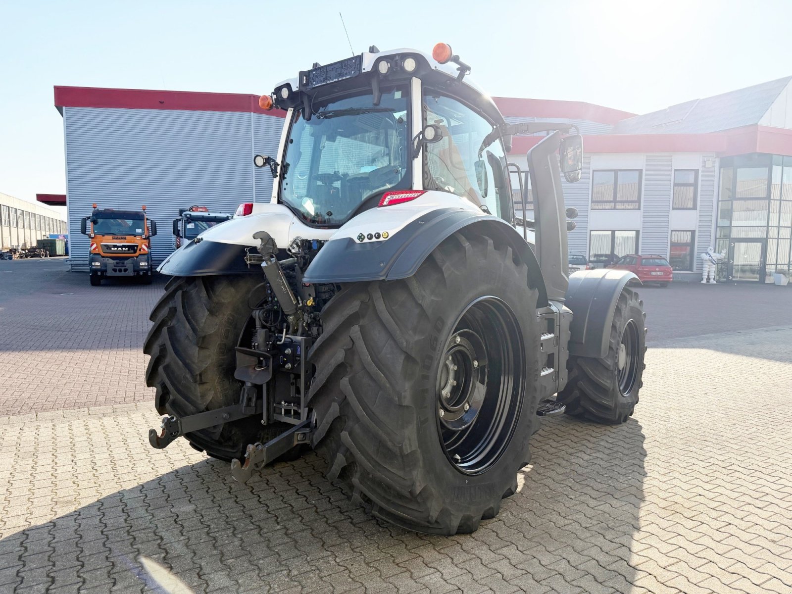 Traktor типа Valtra T235 V, Gebrauchtmaschine в Bovenden (Фотография 11)