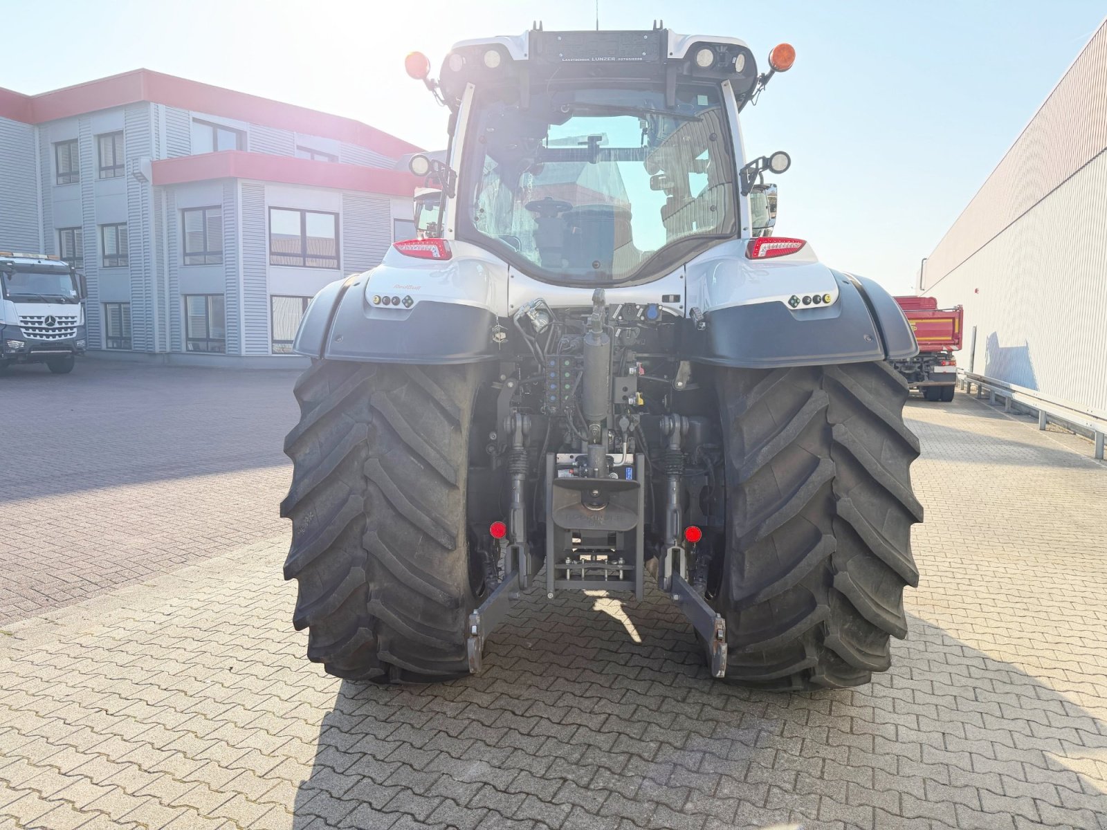 Traktor типа Valtra T235 V, Gebrauchtmaschine в Bovenden (Фотография 12)