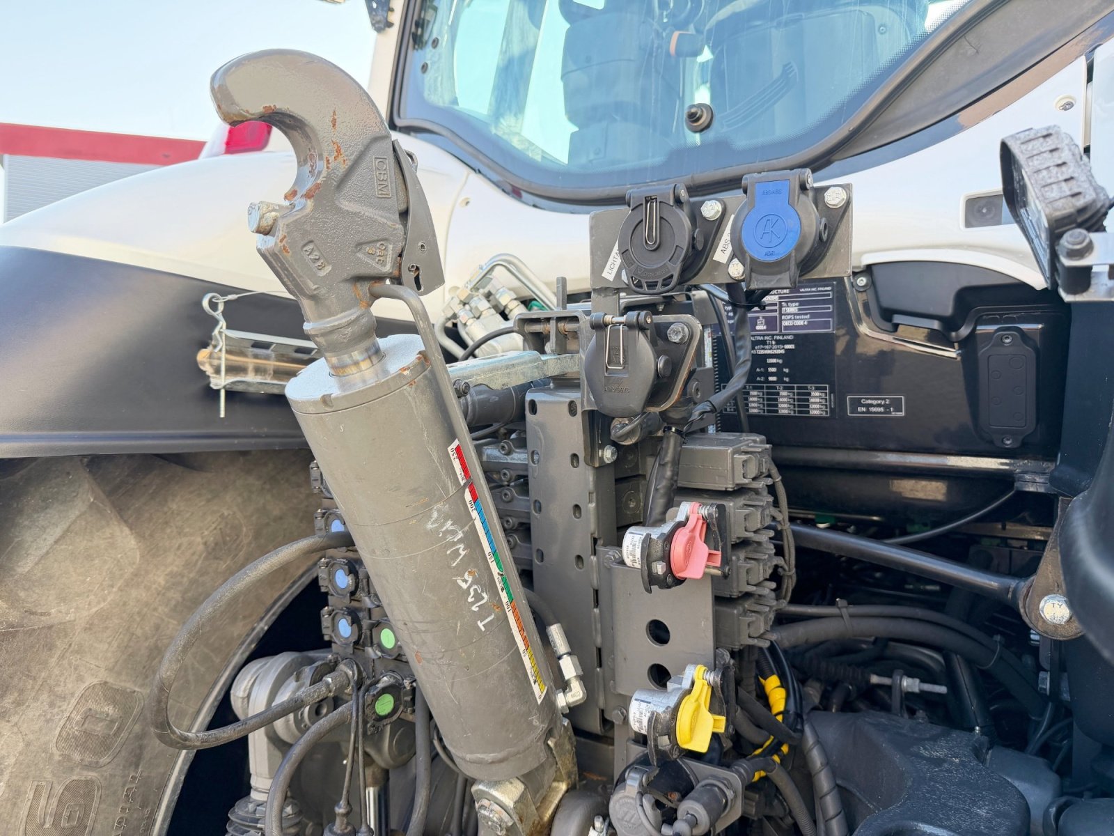 Traktor типа Valtra T235 V, Gebrauchtmaschine в Bovenden (Фотография 14)