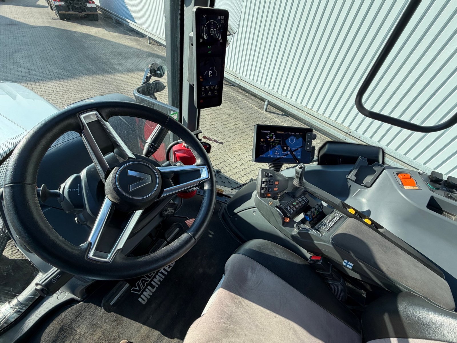 Traktor типа Valtra T235 V, Gebrauchtmaschine в Bovenden (Фотография 20)