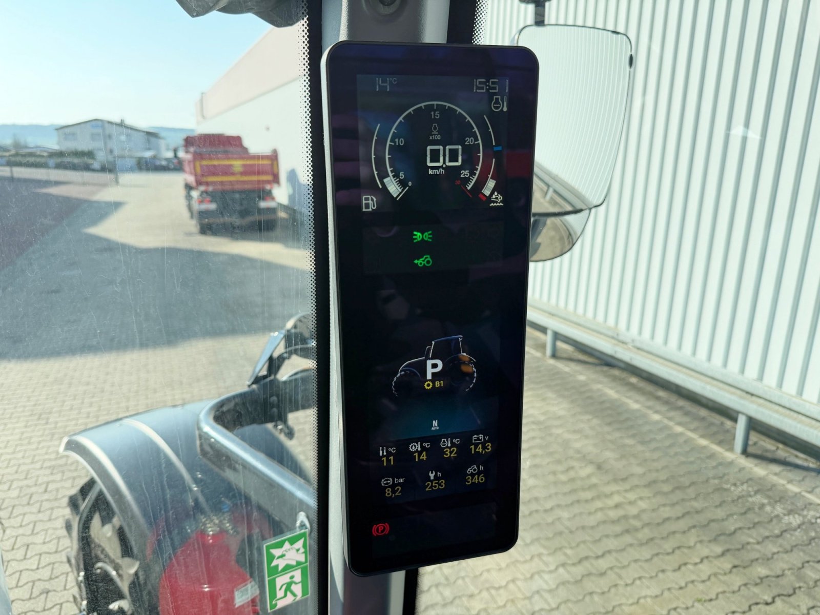 Traktor типа Valtra T235 V, Gebrauchtmaschine в Bovenden (Фотография 22)