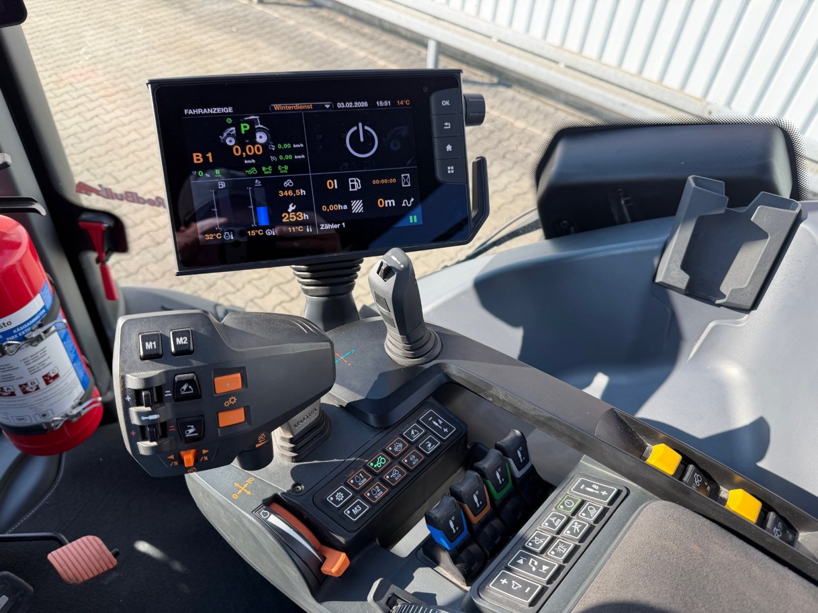 Traktor типа Valtra T235 V, Gebrauchtmaschine в Bovenden (Фотография 23)