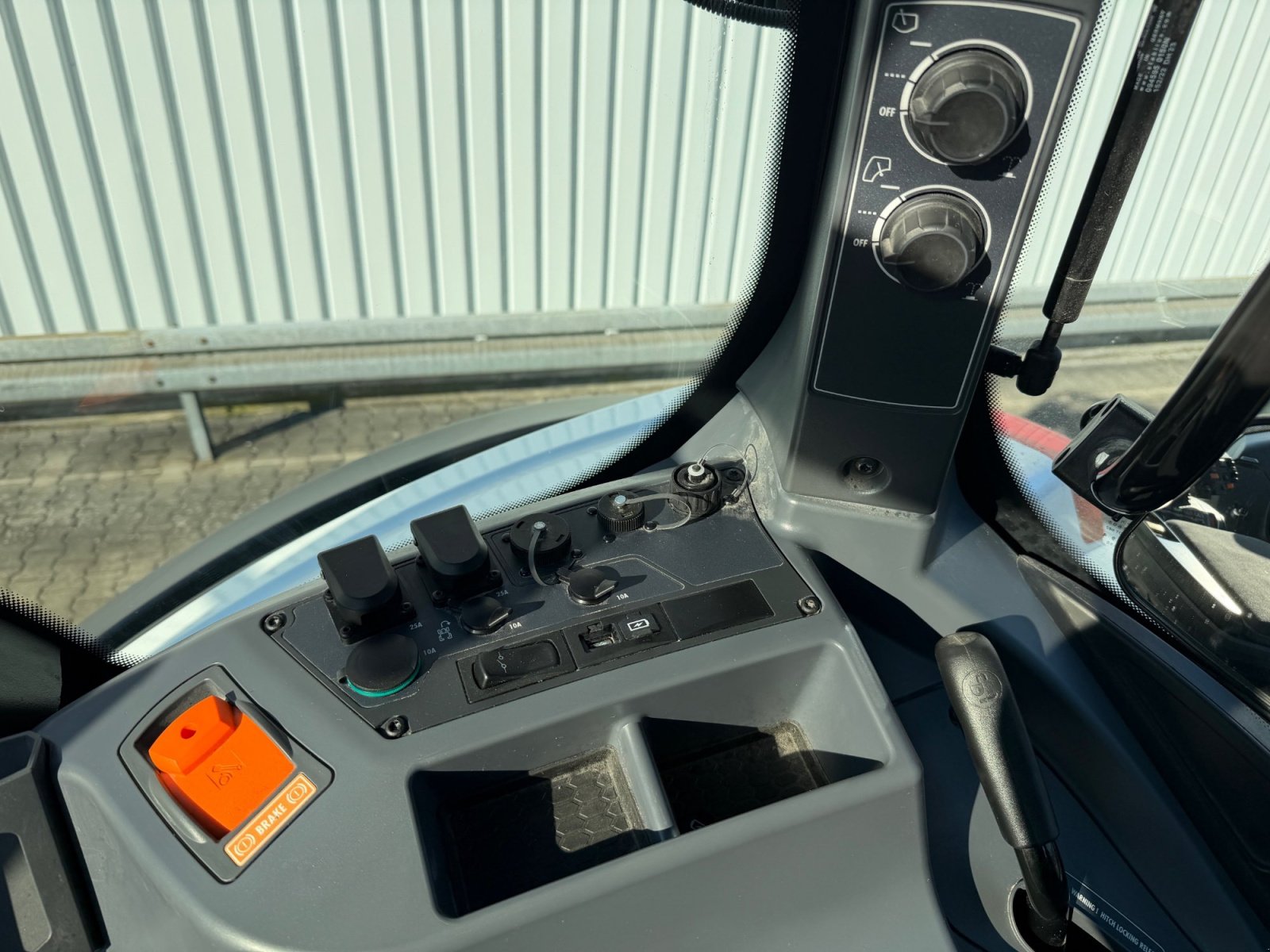 Traktor типа Valtra T235 V, Gebrauchtmaschine в Bovenden (Фотография 24)