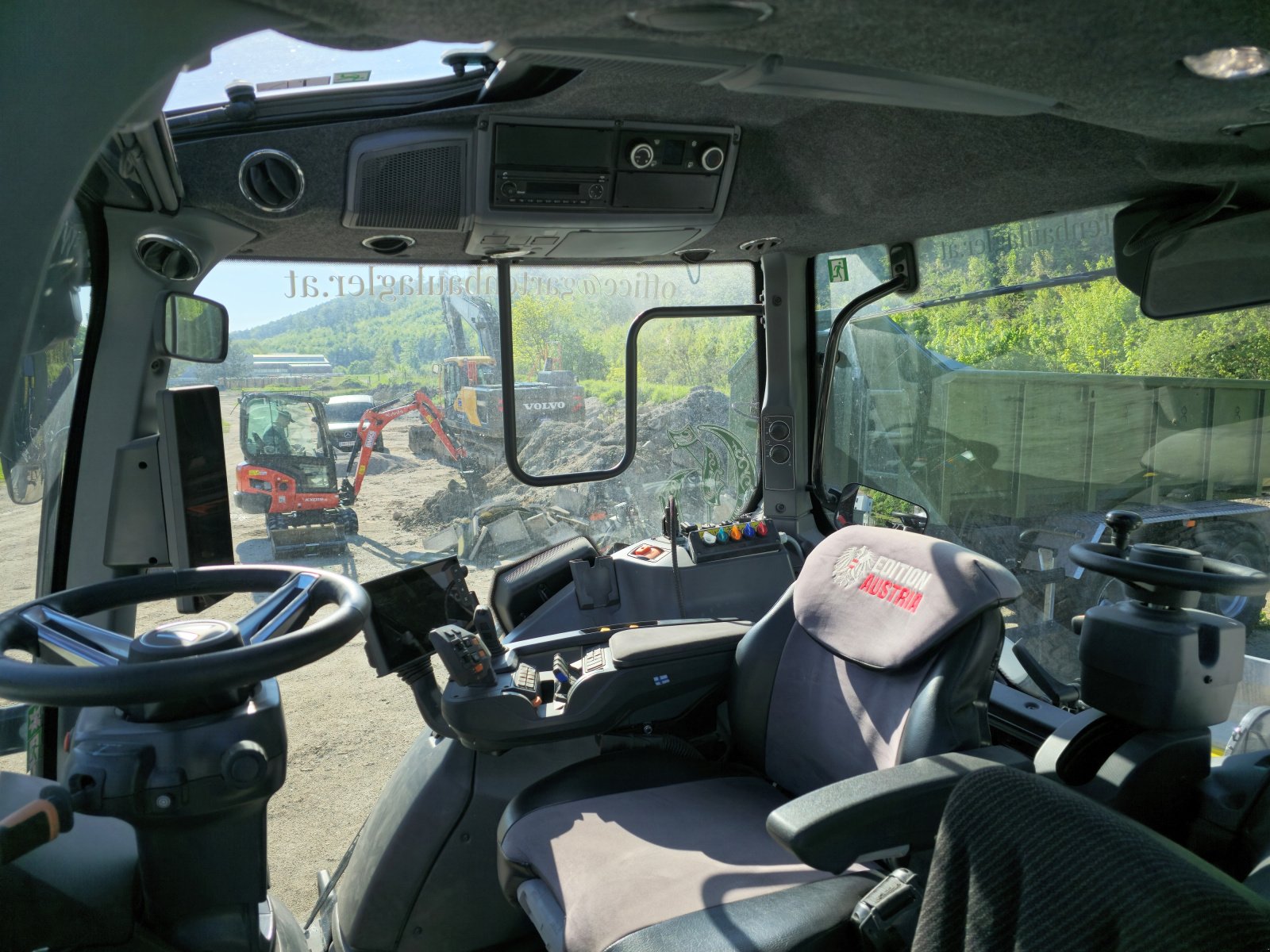 Traktor of the type Valtra T235 Versu, Gebrauchtmaschine in Berndorf (Picture 3)