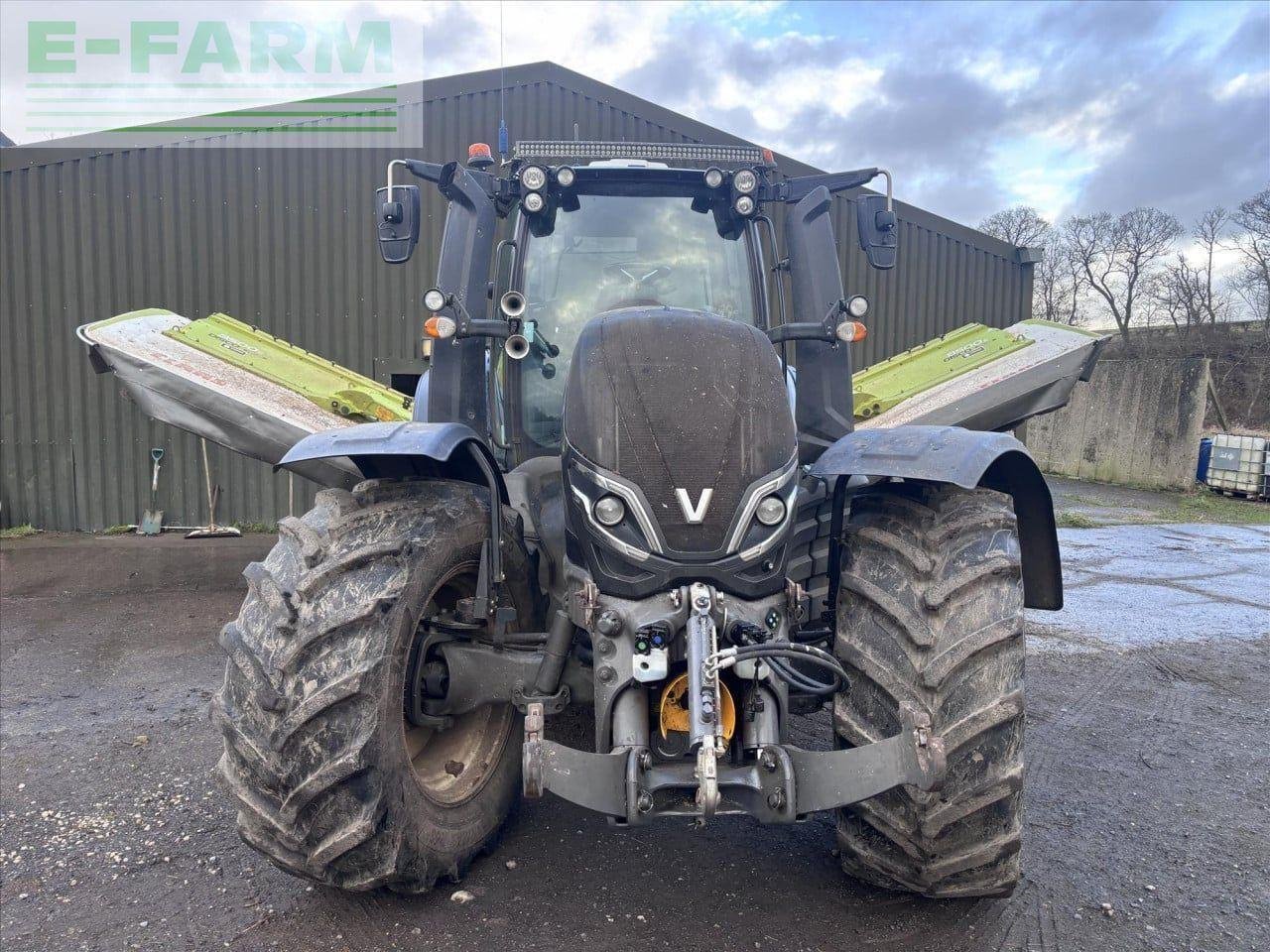 Traktor of the type Valtra T235, Gebrauchtmaschine in STRATHAVEN (Picture 2)