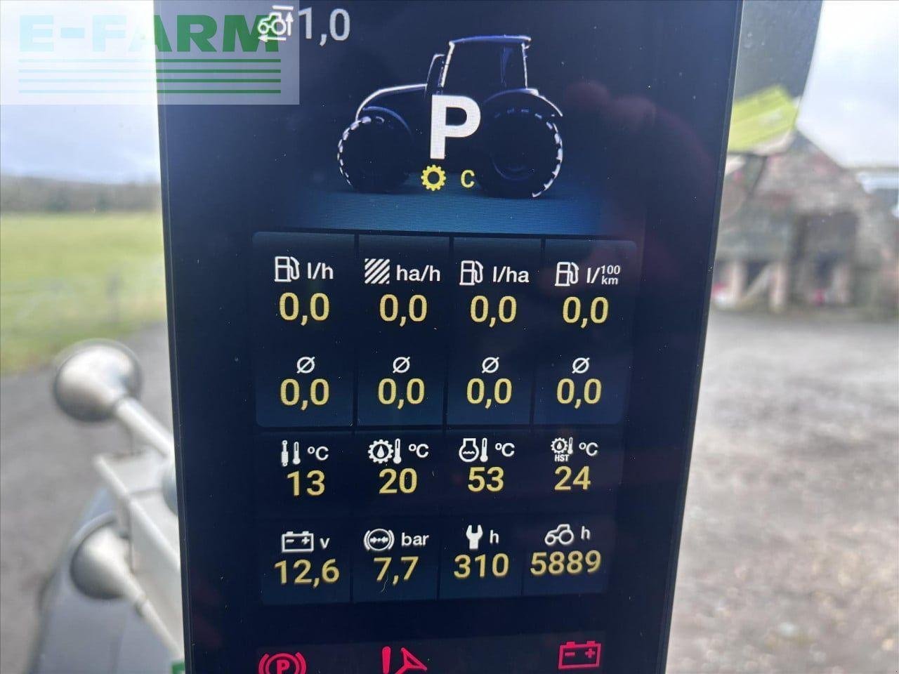 Traktor of the type Valtra T235, Gebrauchtmaschine in STRATHAVEN (Picture 5)