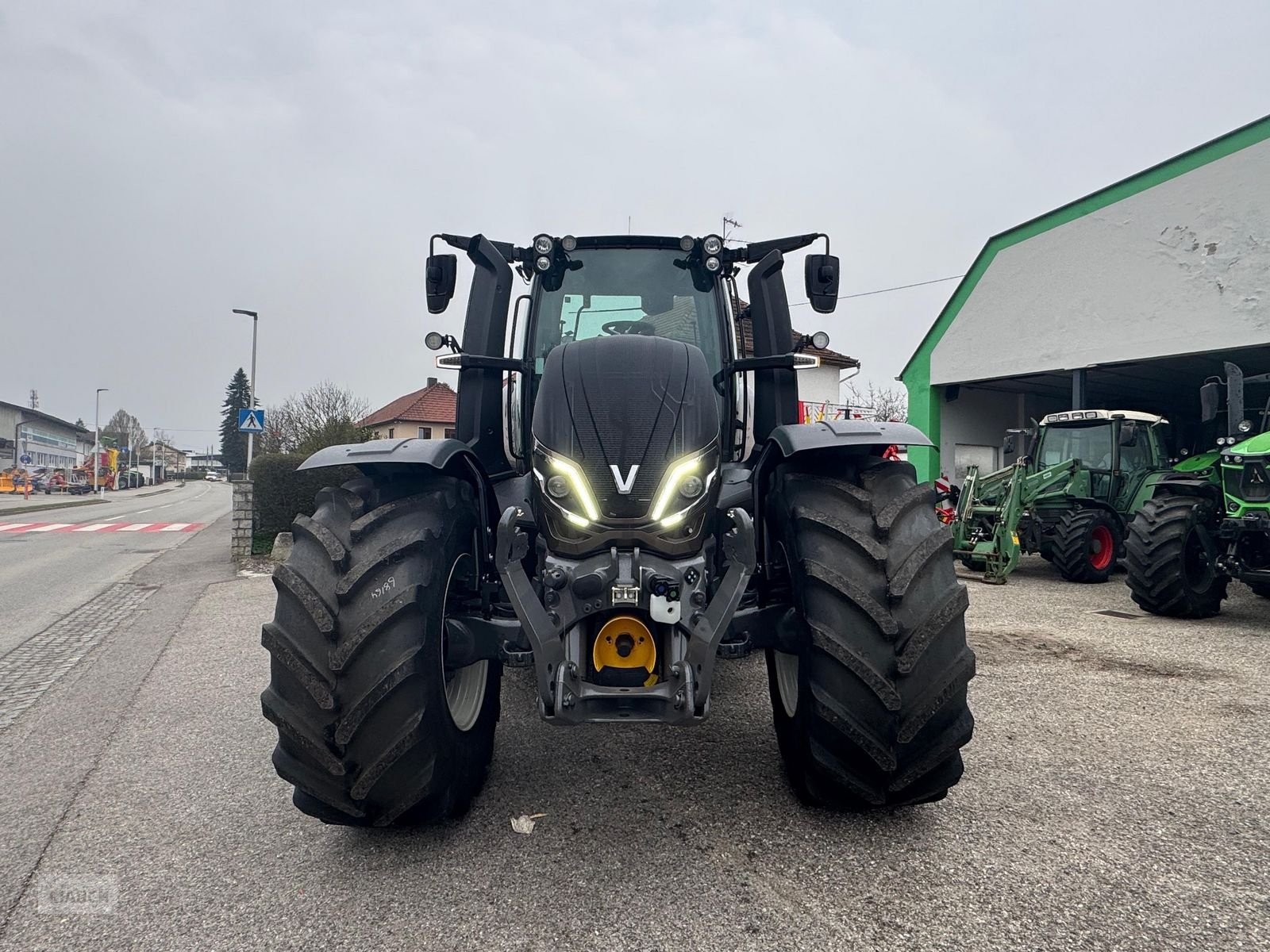 Traktor Türe ait Valtra T235, Neumaschine içinde Burgkirchen (resim 4)