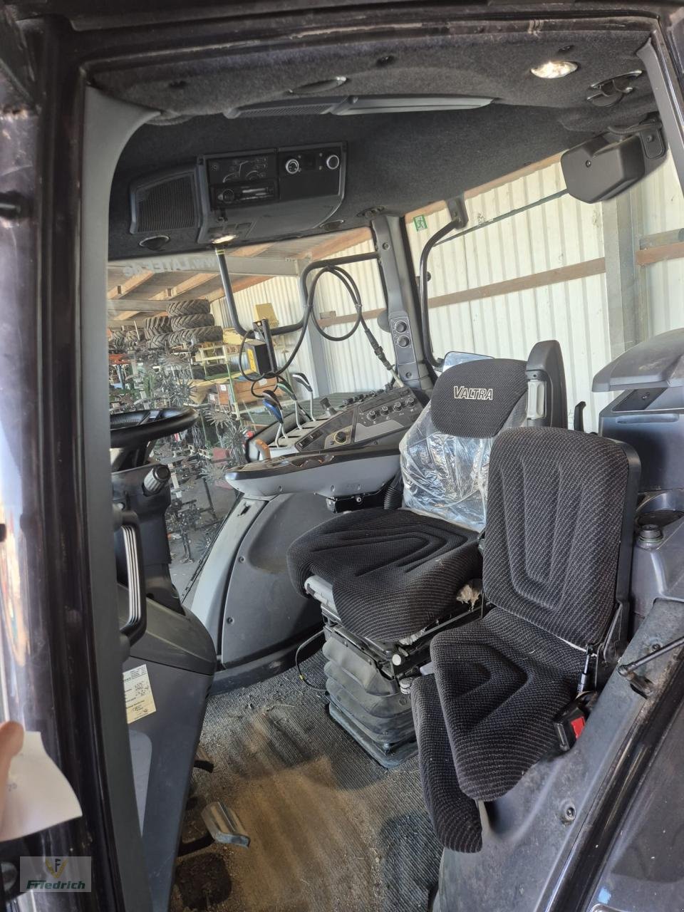 Traktor tip Valtra T235A, Gebrauchtmaschine in Bad Lausick (Poză 4)