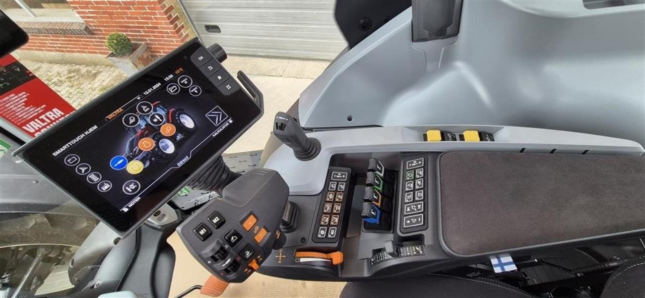 Traktor типа Valtra T235D 2A1, Gebrauchtmaschine в Kjellerup (Фотография 7)