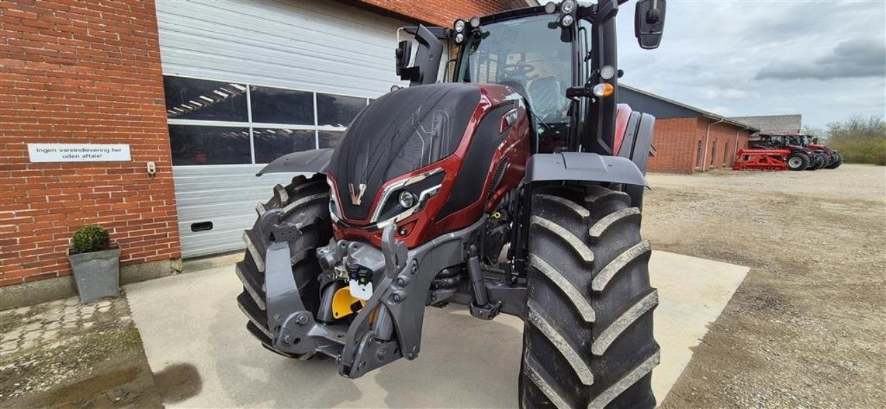 Traktor типа Valtra T235D 2A1, Gebrauchtmaschine в Kjellerup (Фотография 2)