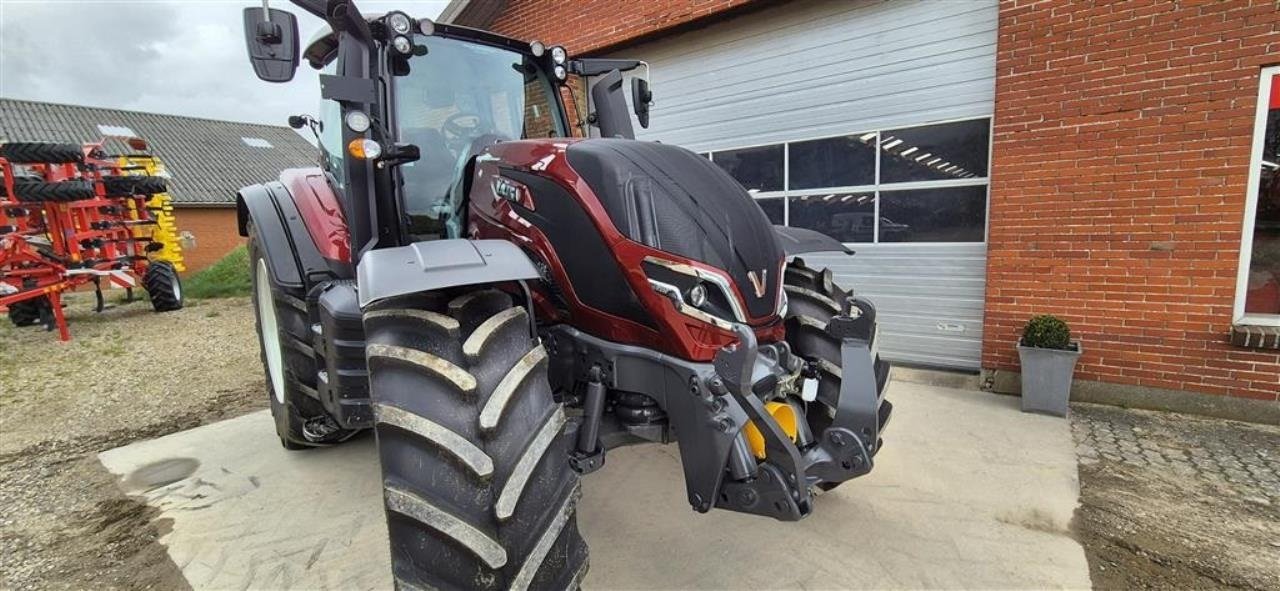 Traktor типа Valtra T235D 2A1, Gebrauchtmaschine в Kjellerup (Фотография 5)