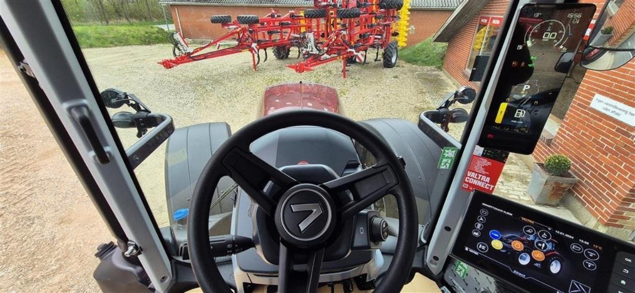Traktor типа Valtra T235D 2A1, Gebrauchtmaschine в Kjellerup (Фотография 8)