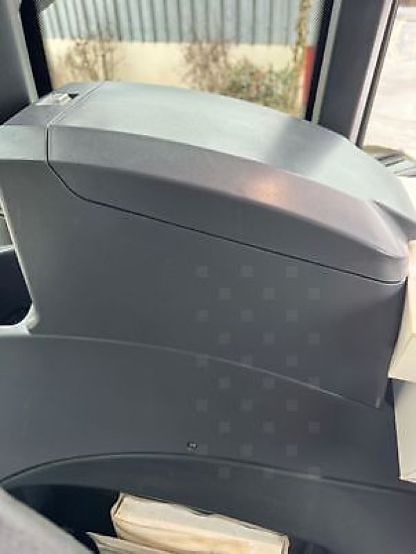 Traktor typu Valtra T235D, Gebrauchtmaschine w Sainte-Croix-en-Plaine (Zdjęcie 8)