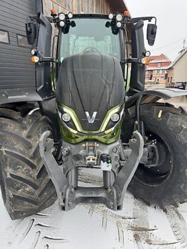 Traktor typu Valtra T235D, Gebrauchtmaschine w Sainte-Croix-en-Plaine (Zdjęcie 3)