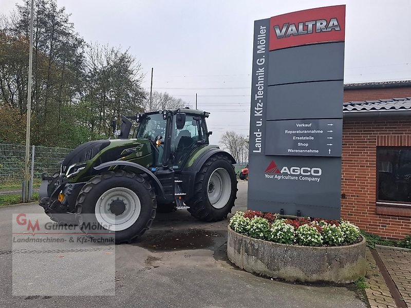 Traktor van het type Valtra T235D, Vorführmaschine in St. Michaelisdonn (Foto 2)