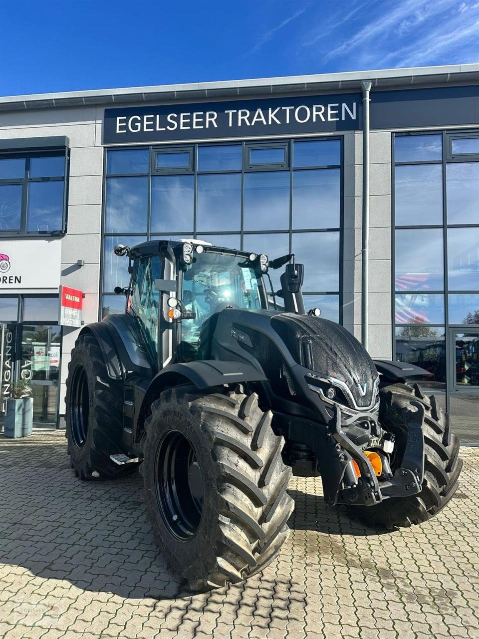 Traktor типа Valtra T235D, Gebrauchtmaschine в Fürth / Burgfarrnbach (Фотография 1)